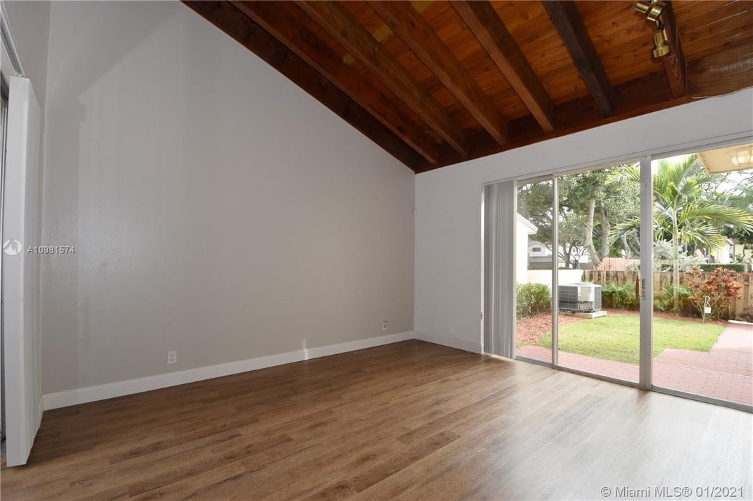 Vendido Recientemente: $350,000 (3 camas, 2 baños, 1837 Pies cuadrados)