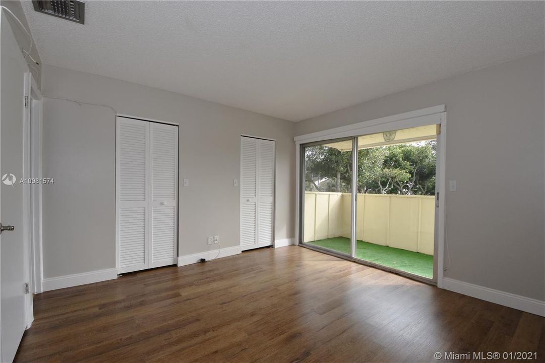 Vendido Recientemente: $350,000 (3 camas, 2 baños, 1837 Pies cuadrados)