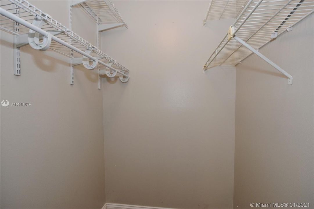 Vendido Recientemente: $350,000 (3 camas, 2 baños, 1837 Pies cuadrados)