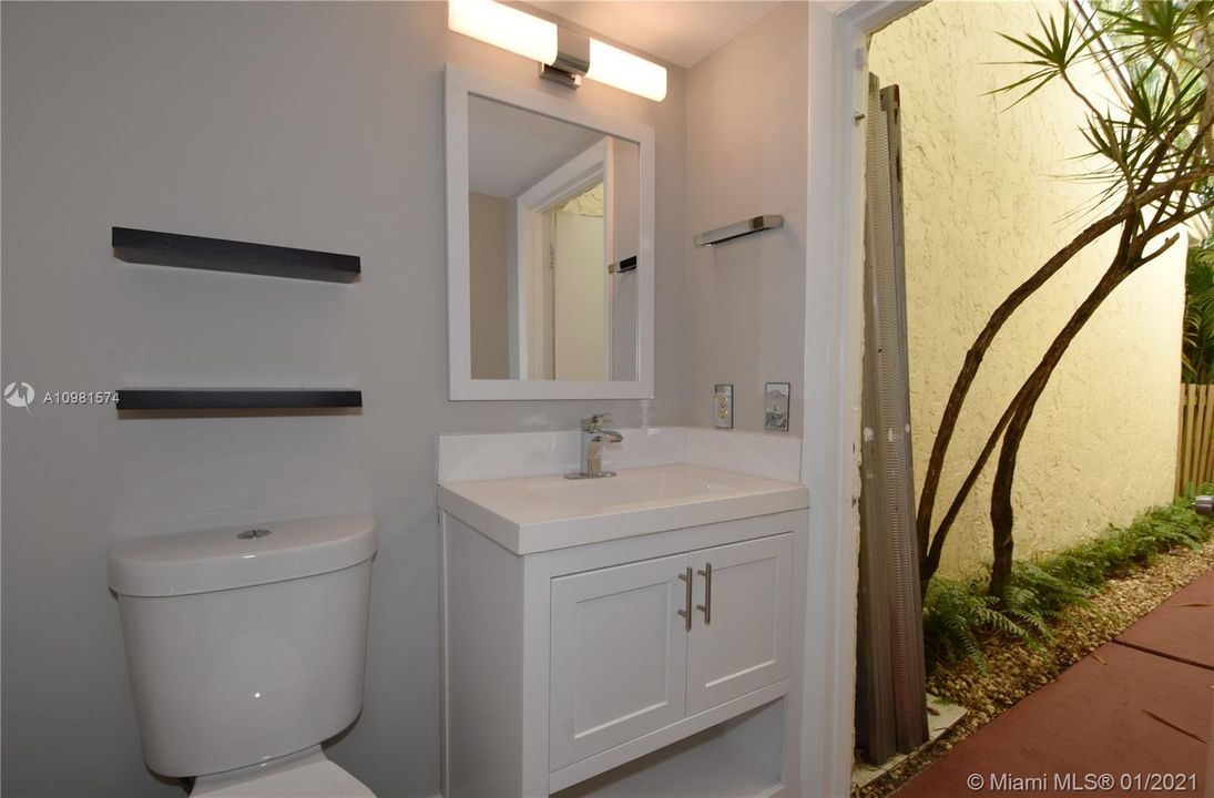 Vendido Recientemente: $350,000 (3 camas, 2 baños, 1837 Pies cuadrados)