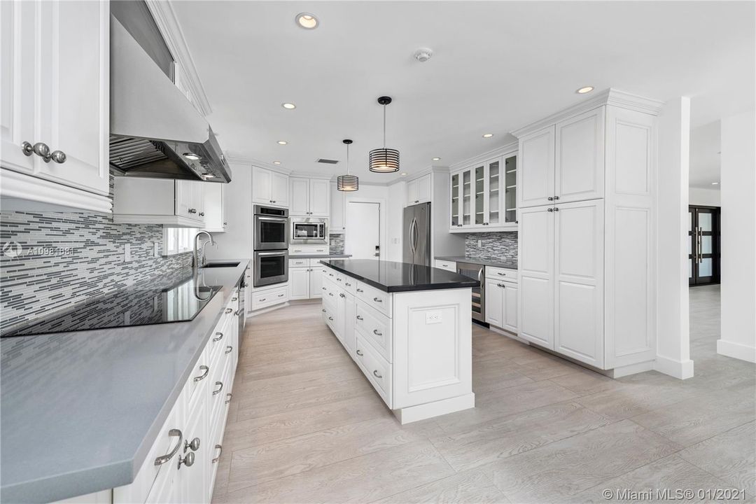 Recently Sold: $1,750,000 (5 beds, 5 baths, 3248 Square Feet)