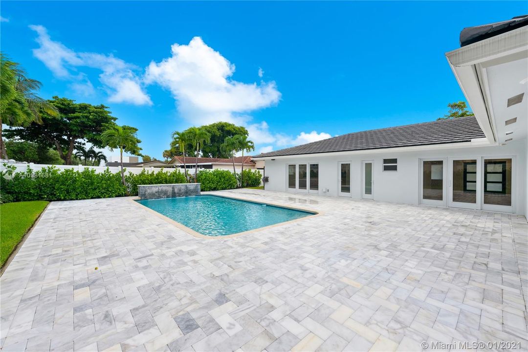 Recently Sold: $1,750,000 (5 beds, 5 baths, 3248 Square Feet)