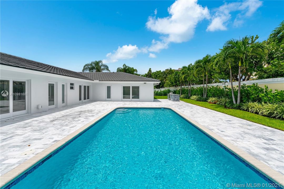 Recently Sold: $1,750,000 (5 beds, 5 baths, 3248 Square Feet)