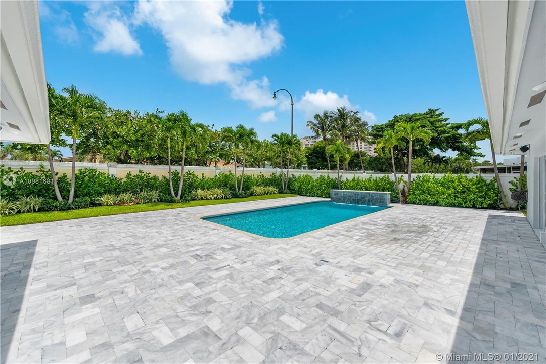 Recently Sold: $1,750,000 (5 beds, 5 baths, 3248 Square Feet)