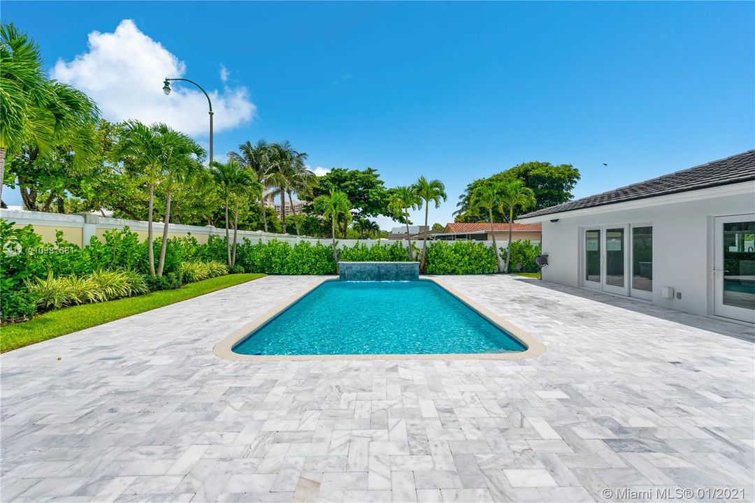 Recently Sold: $1,750,000 (5 beds, 5 baths, 3248 Square Feet)