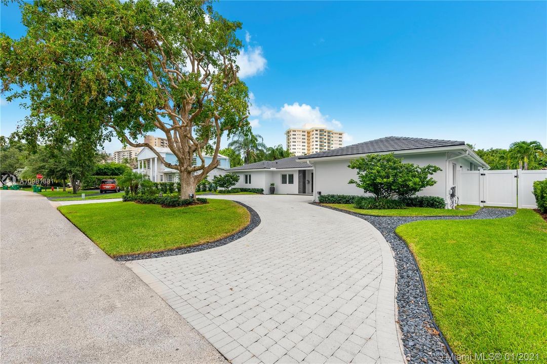 Recently Sold: $1,750,000 (5 beds, 5 baths, 3248 Square Feet)