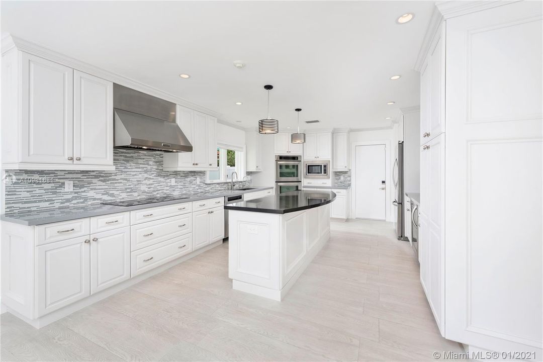 Recently Sold: $1,750,000 (5 beds, 5 baths, 3248 Square Feet)