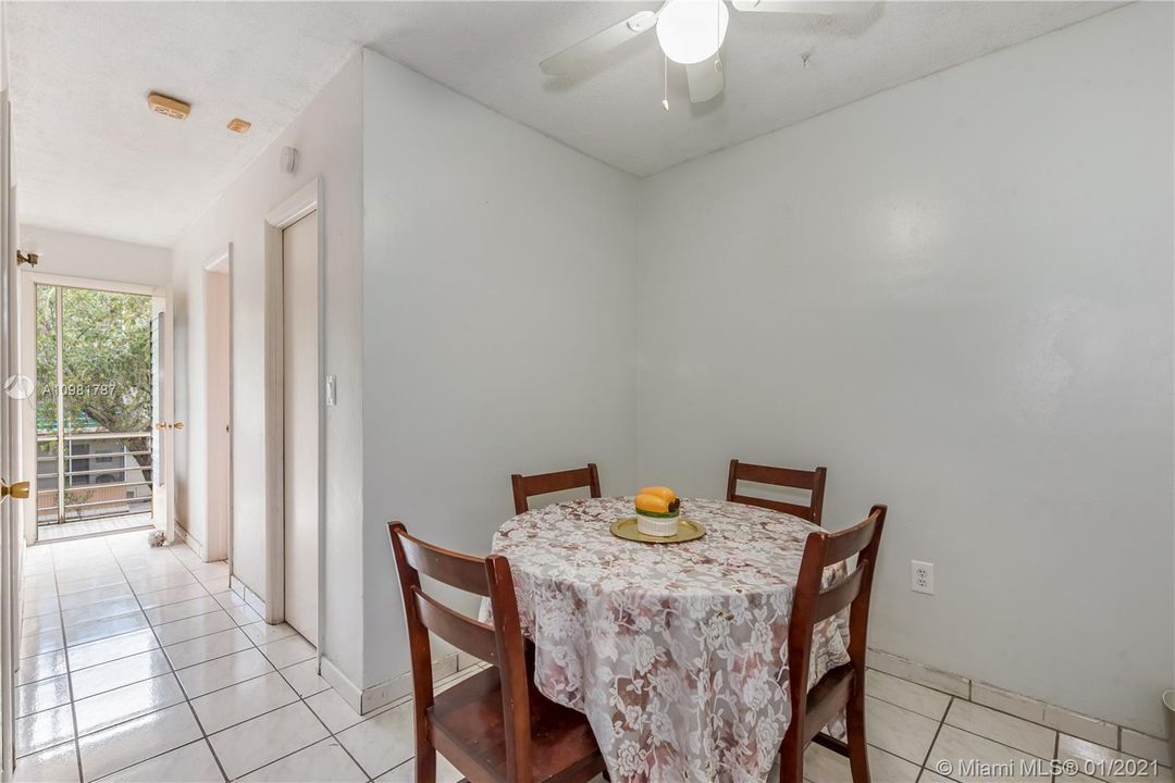 Recently Sold: $55,000 (1 beds, 1 baths, 688 Square Feet)