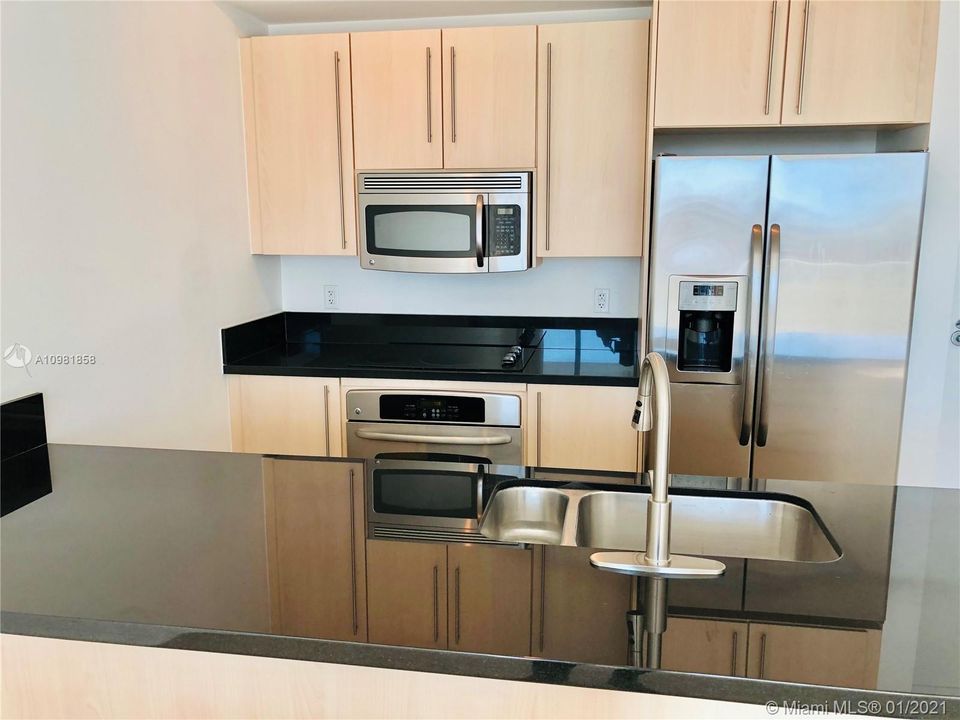 Recently Rented: $1,750 (1 beds, 1 baths, 693 Square Feet)
