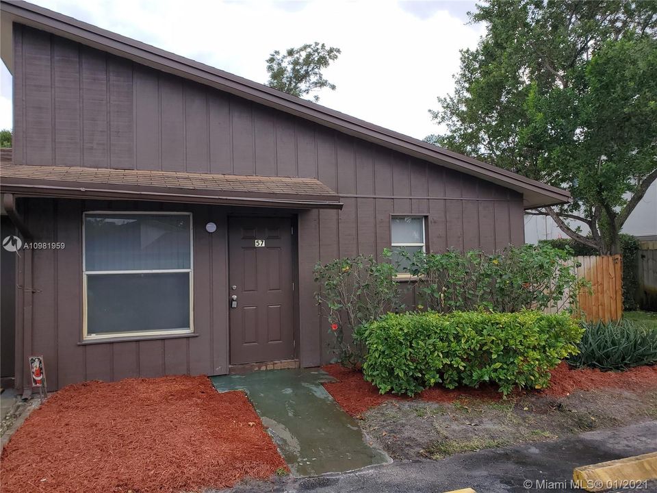 Recently Sold: $164,900 (2 beds, 2 baths, 912 Square Feet)