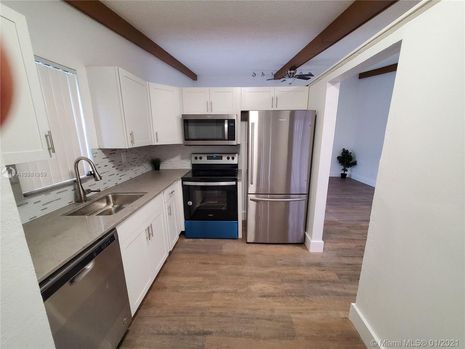 Recently Sold: $164,900 (2 beds, 2 baths, 912 Square Feet)