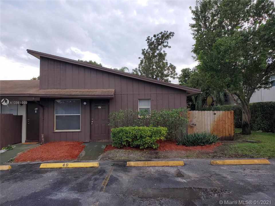 Recently Sold: $164,900 (2 beds, 2 baths, 912 Square Feet)