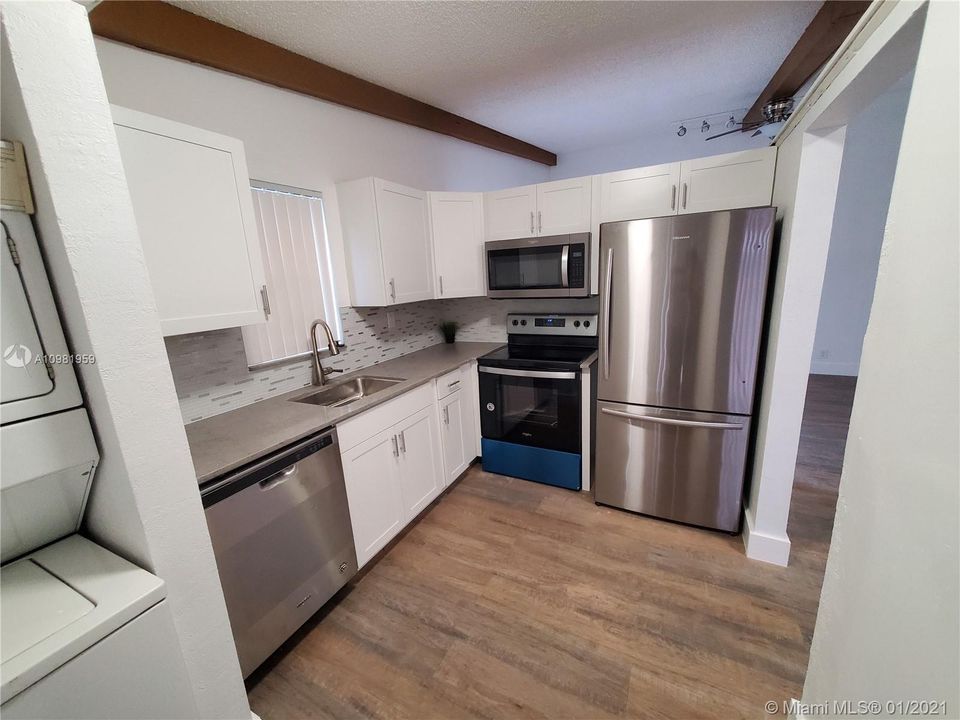 Recently Sold: $164,900 (2 beds, 2 baths, 912 Square Feet)