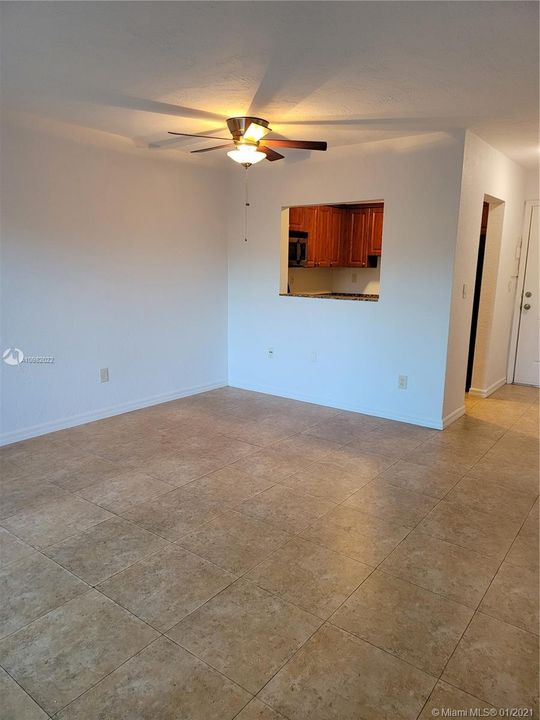 Recently Sold: $153,899 (1 beds, 1 baths, 575 Square Feet)