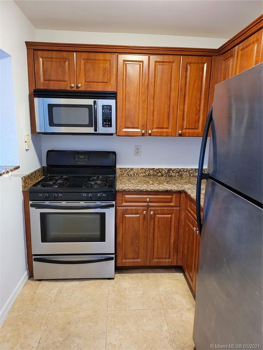 Recently Sold: $153,899 (1 beds, 1 baths, 575 Square Feet)