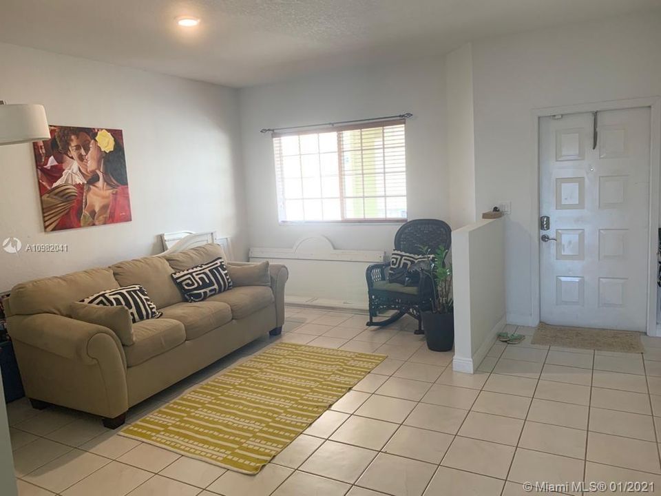 Recently Sold: $310,000 (2 beds, 2 baths, 1710 Square Feet)