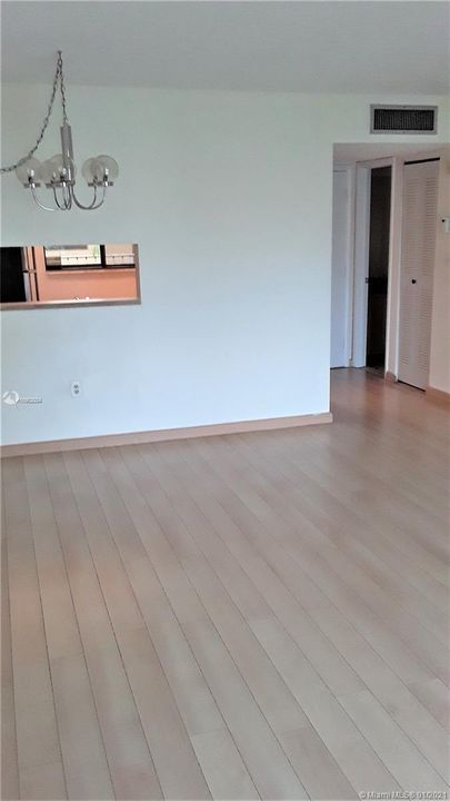 Recently Rented: $1,250 (1 beds, 1 baths, 705 Square Feet)