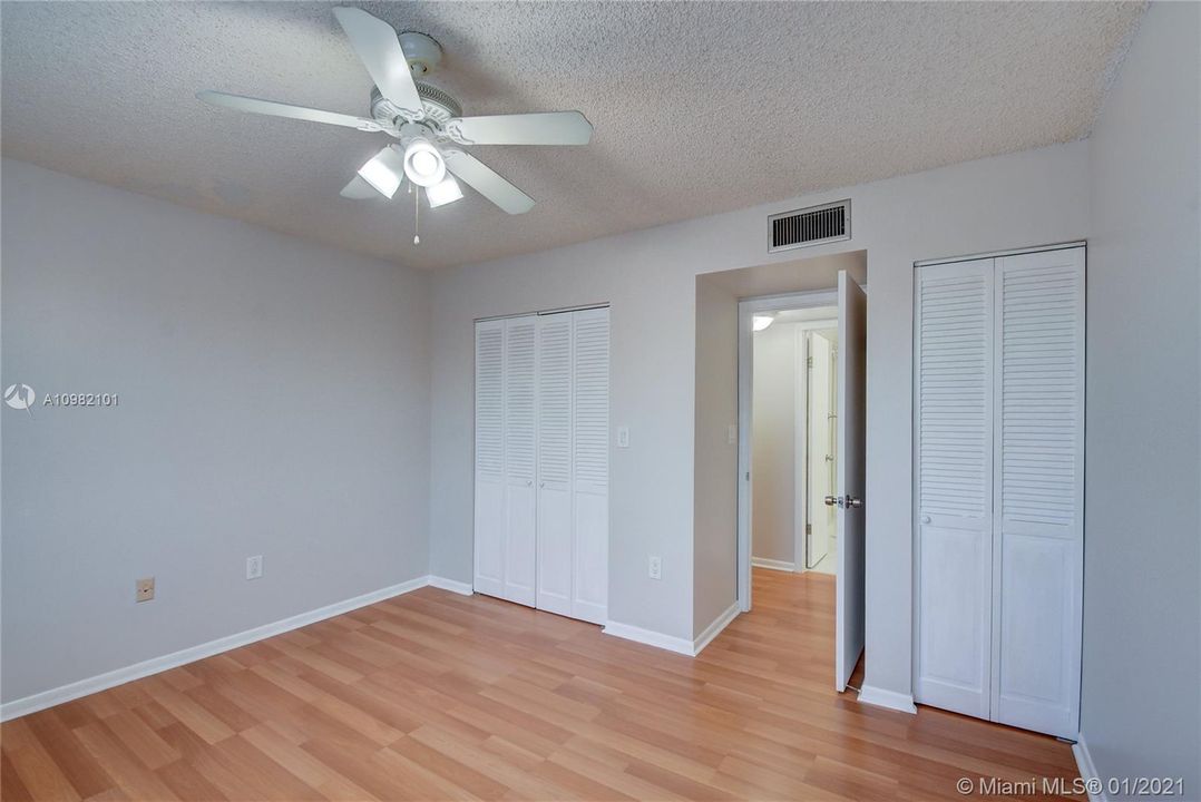 Recently Sold: $85,000 (1 beds, 1 baths, 717 Square Feet)