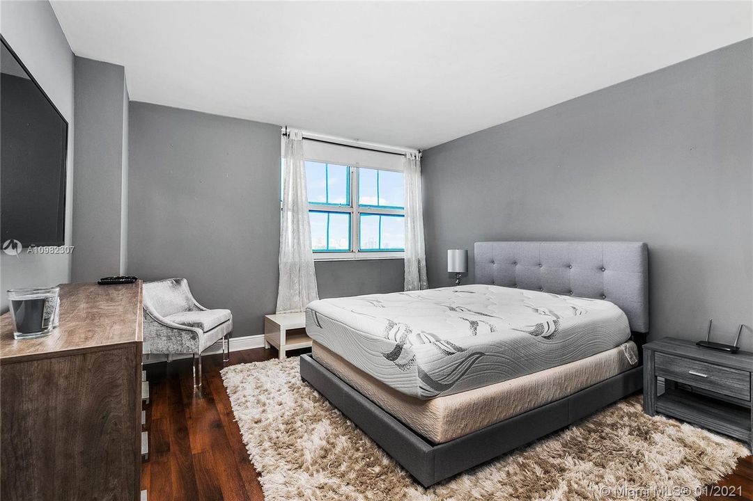 Recently Sold: $439,000 (1 beds, 1 baths, 746 Square Feet)