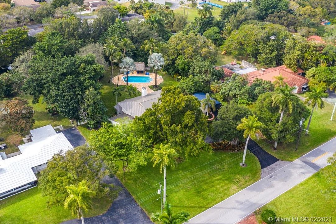 Vendido Recientemente: $1,499,000 (5 camas, 4 baños, 4746 Pies cuadrados)