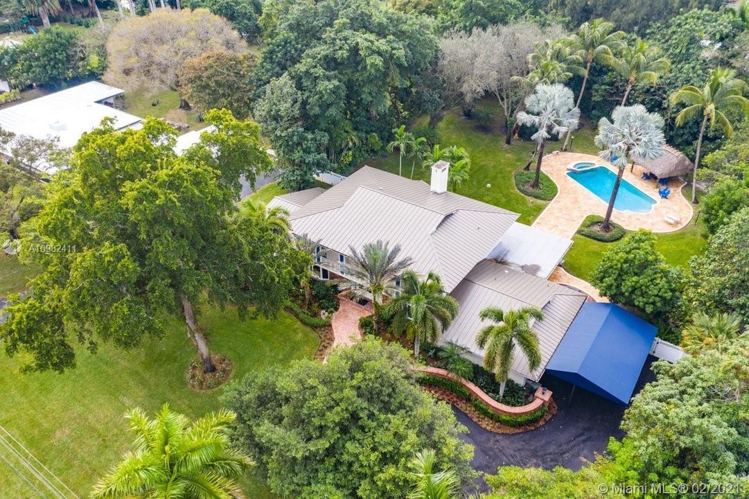 Vendido Recientemente: $1,499,000 (5 camas, 4 baños, 4746 Pies cuadrados)