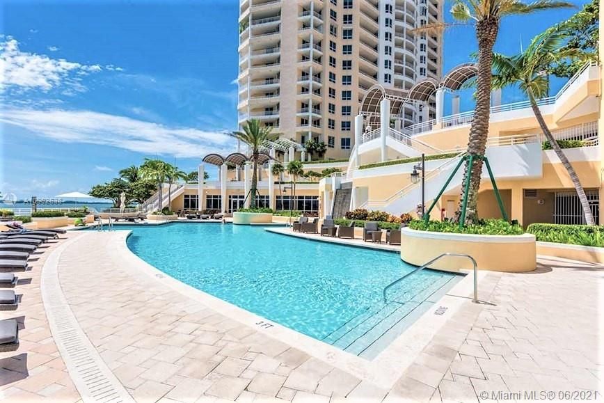 Recently Sold: $2,700,000 (4 beds, 4 baths, 3257 Square Feet)