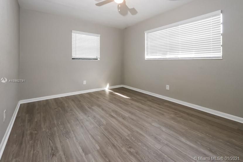 Recently Rented: $1,995 (3 beds, 2 baths, 1500 Square Feet)