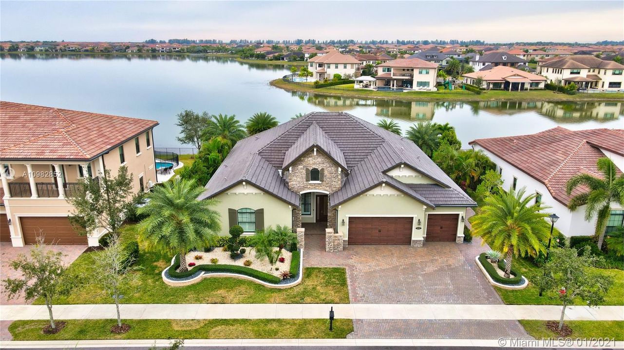 Recently Sold: $1,100,000 (4 beds, 4 baths, 3494 Square Feet)