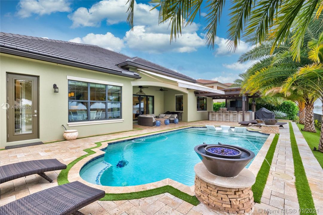Recently Sold: $1,100,000 (4 beds, 4 baths, 3494 Square Feet)