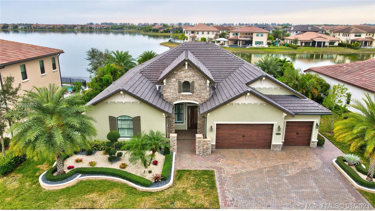 Recently Sold: $1,100,000 (4 beds, 4 baths, 3494 Square Feet)