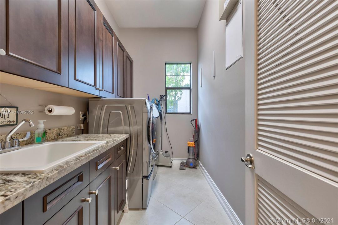 Recently Sold: $1,100,000 (4 beds, 4 baths, 3494 Square Feet)