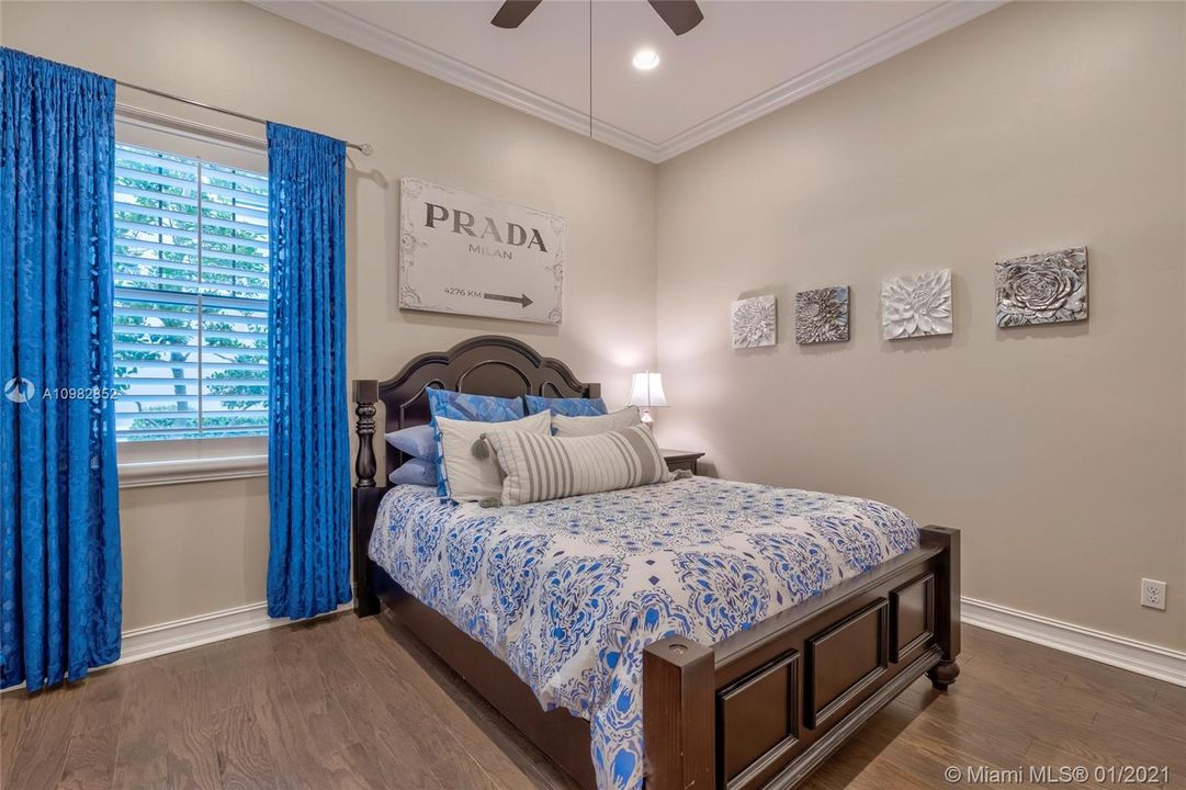 Recently Sold: $1,100,000 (4 beds, 4 baths, 3494 Square Feet)