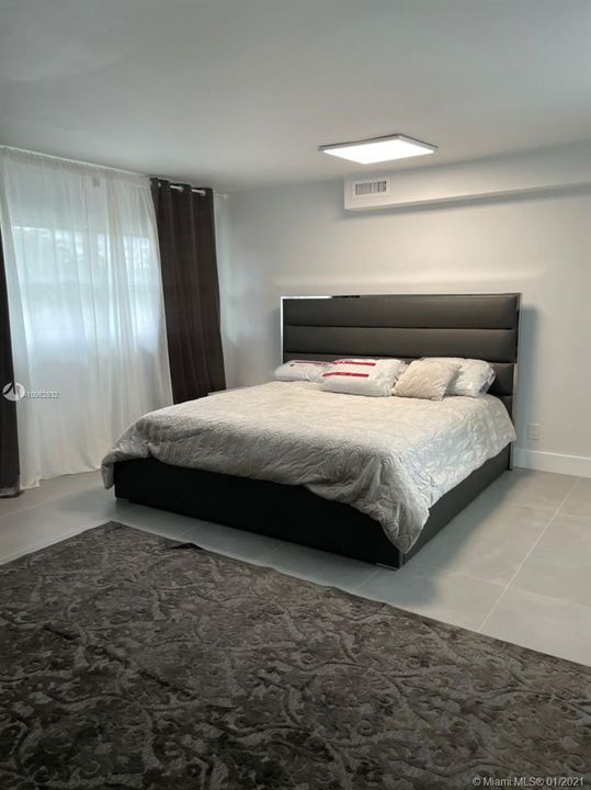 Vendido Recientemente: $2,500,000 (8 camas, 7 baños, 4376 Pies cuadrados)