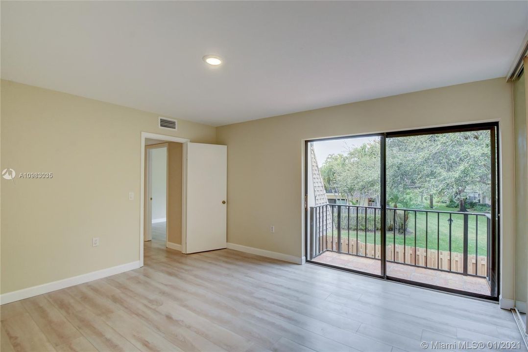 Recently Sold: $245,000 (2 beds, 2 baths, 1183 Square Feet)