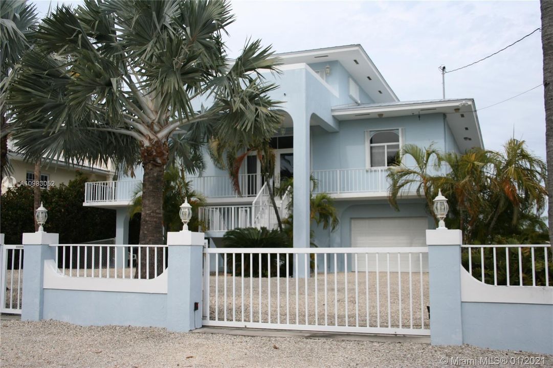 Recently Sold: $1,225,000 (3 beds, 2 baths, 2244 Square Feet)