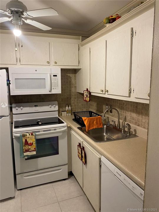 Recently Rented: $1,000 (1 beds, 1 baths, 703 Square Feet)