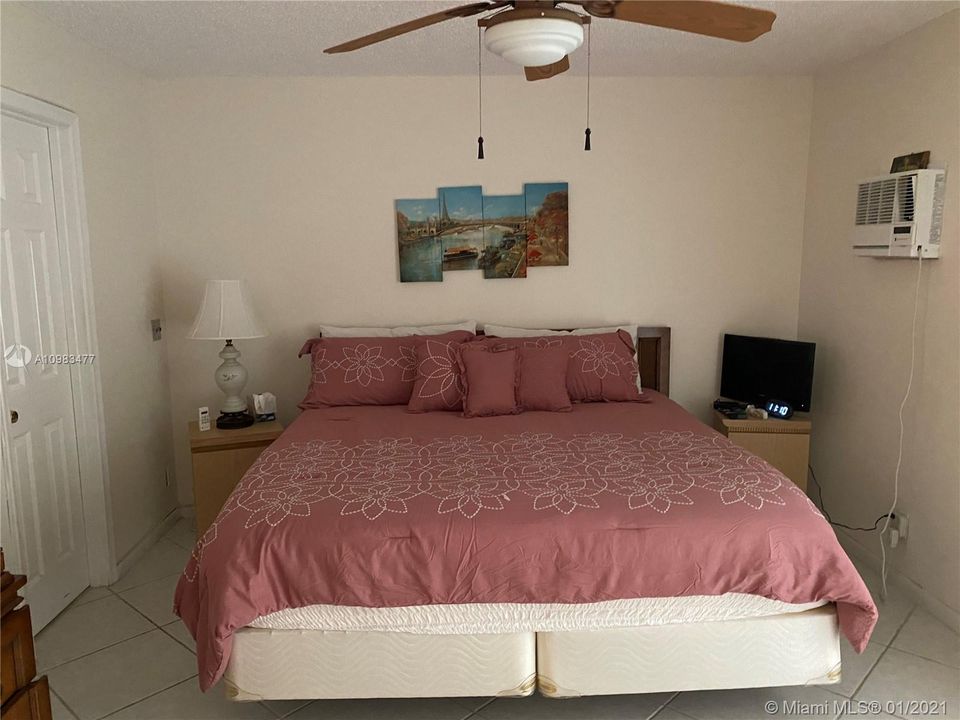 Recently Rented: $1,000 (1 beds, 1 baths, 703 Square Feet)