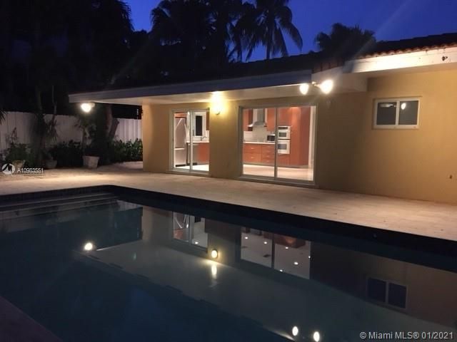Recently Sold: $1,775,000 (3 beds, 2 baths, 1914 Square Feet)
