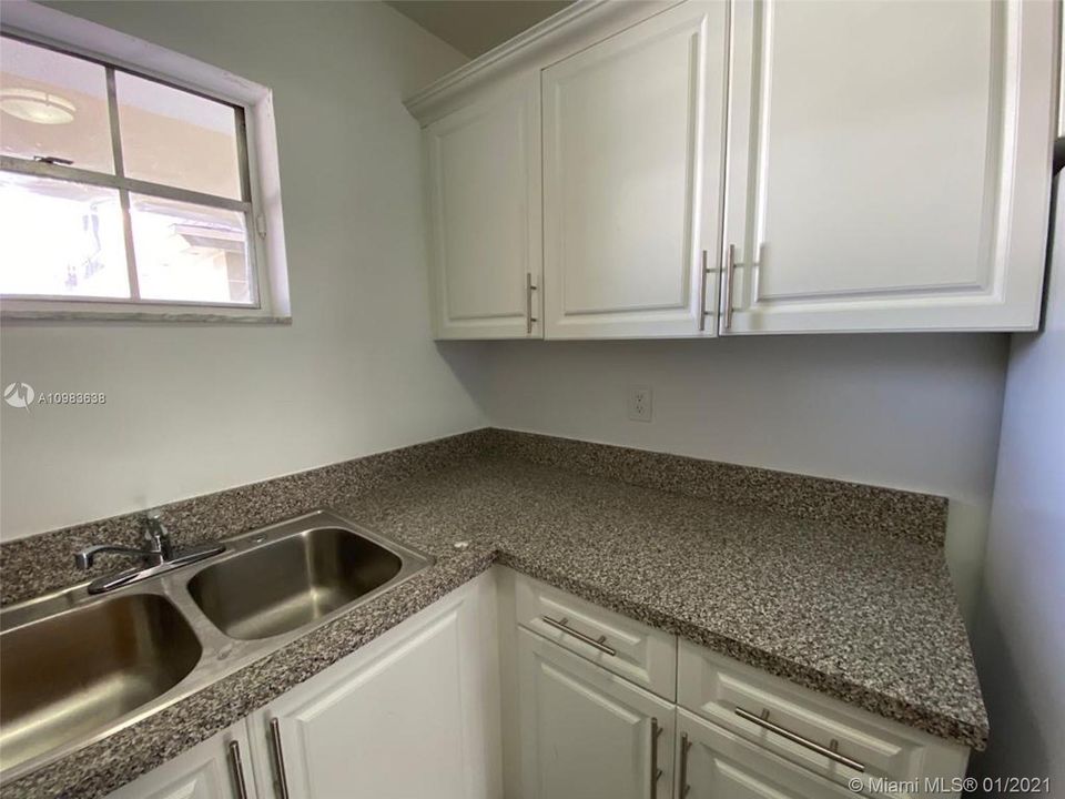 Recently Rented: $1,525 (2 beds, 1 baths, 870 Square Feet)