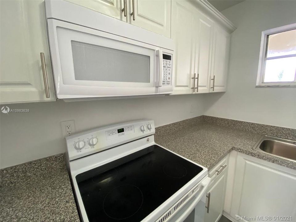 Recently Rented: $1,525 (2 beds, 1 baths, 870 Square Feet)