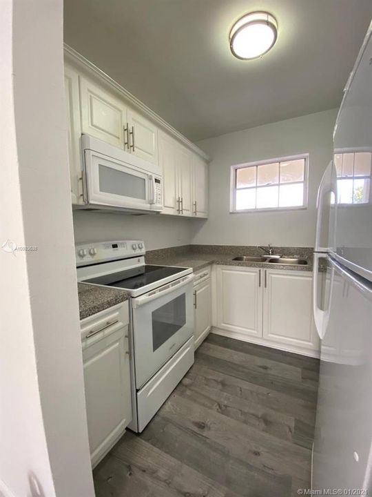 Recently Rented: $1,525 (2 beds, 1 baths, 870 Square Feet)