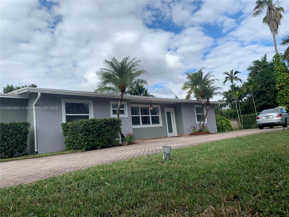 Recently Sold: $1,199,000 (4 beds, 2 baths, 2354 Square Feet)