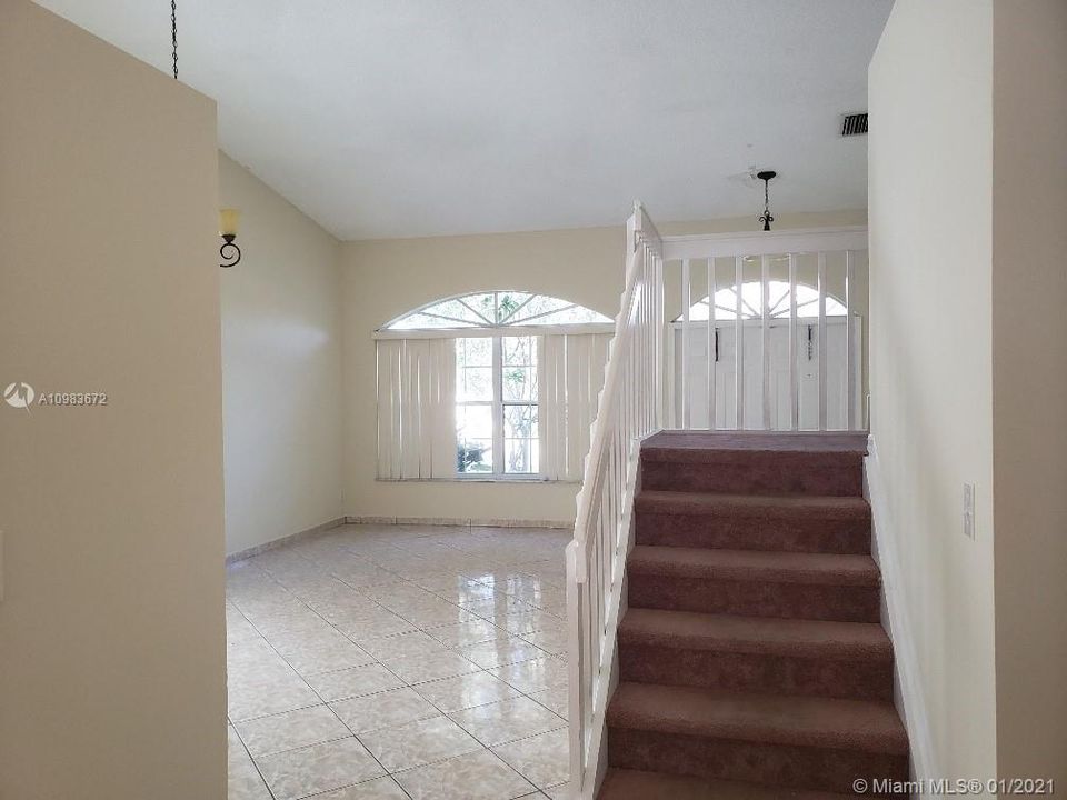 Recientemente alquilado: $2,400 (4 camas, 2 baños, 2034 Pies cuadrados)