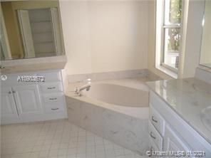 Recientemente alquilado: $2,400 (4 camas, 2 baños, 2034 Pies cuadrados)