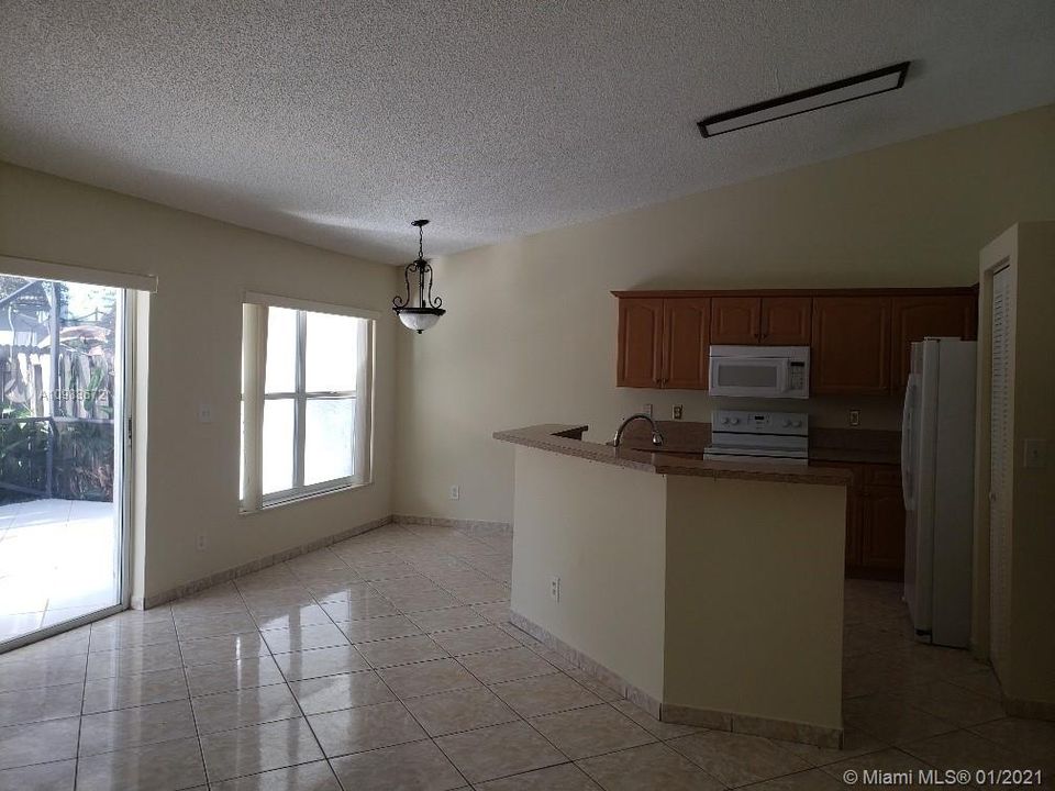 Recientemente alquilado: $2,400 (4 camas, 2 baños, 2034 Pies cuadrados)