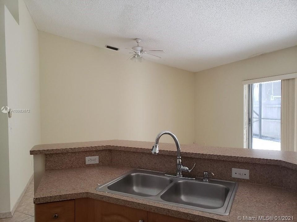 Recientemente alquilado: $2,400 (4 camas, 2 baños, 2034 Pies cuadrados)