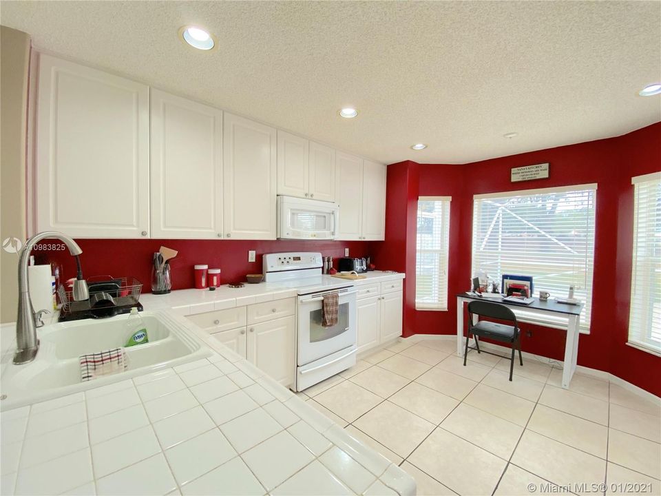 WHITE CABINETS ROOM FOR KITCHEN TABLE