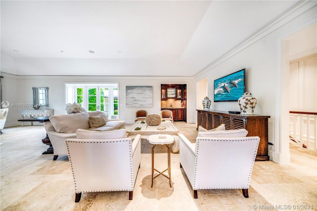 Recently Sold: $5,595,000 (5 beds, 6 baths, 6592 Square Feet)