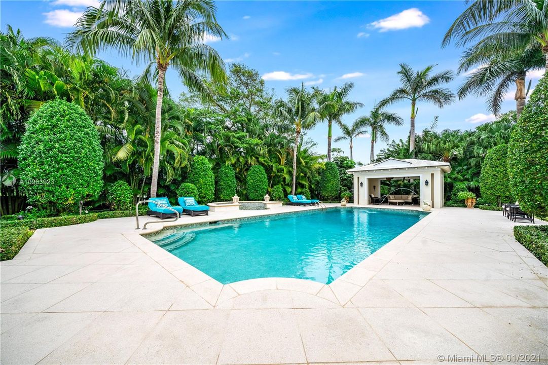 Recently Sold: $5,595,000 (5 beds, 6 baths, 6592 Square Feet)