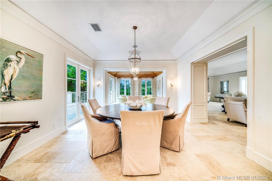 Recently Sold: $5,595,000 (5 beds, 6 baths, 6592 Square Feet)